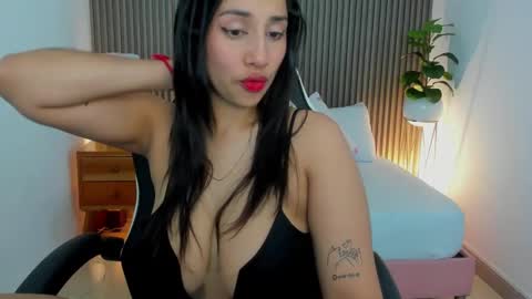 Snapshot of venuz_lee chatting on January 3, 2025, 12:41 pm Nice to greet you my name is Vanessa online show from January 3, 2025, 12:41 pm