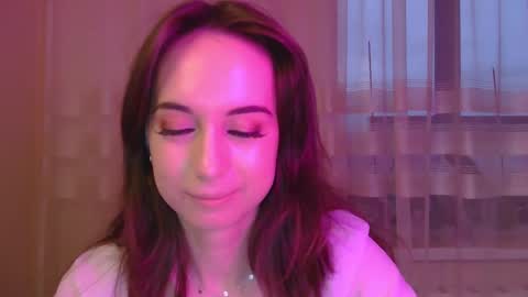 Una online show from October 19, 2025, 1:34 pm