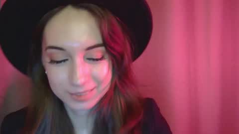 Una online show from November 5, 2025, 1:33 pm