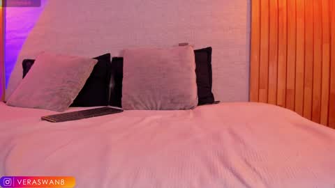 veraswan1 online show from December 5, 2024, 10:01 pm