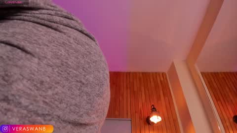 veraswan1 online show from December 7, 2024, 3:04 am