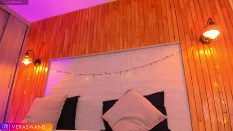 veraswan1 online show from December 23, 2024, 11:49 pm