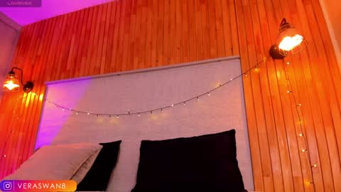 veraswan1 online show from January 9, 2025, 9:58 pm