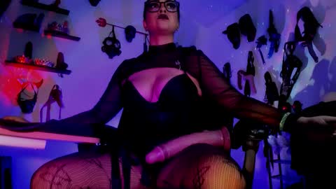 Snapshot of veresskaardila77 chatting on December 22, 2025, 1:19 pm mistress VERESSKA ARDILA online show from December 22, 2025, 1:19 pm