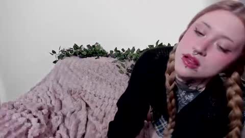 Snapshot of vergill_hella chatting on February 14, 2026, 9:17 am Sonya online show from February 14, 2026, 9:17 am