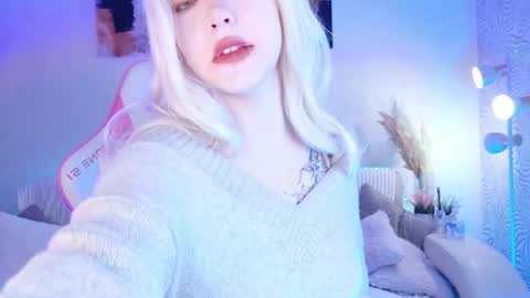 Snapshot of vergin_smell chatting on October 1, 2025, 6:19 am Mia online show from October 1, 2025, 6:19 am
