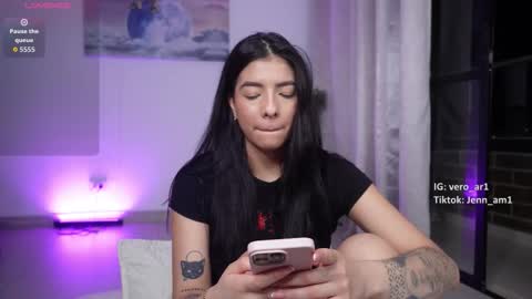 vero_cam online show from December 4, 2025, 1:59 am