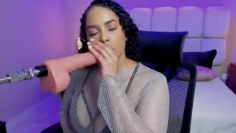 Vero  online show from November 27, 2025, 7:38 pm