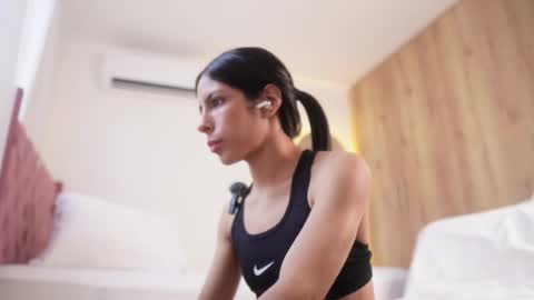 Snapshot of veronica_mendez1 chatting on March 18, 2026, 8:23 pm Veronica online show from March 18, 2026, 8:23 pm