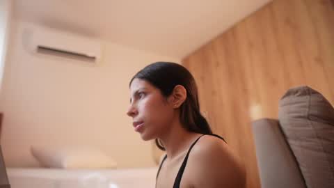 Snapshot of veronica_mendez1 chatting on April 16, 2026, 1:34 pm Veronica online show from April 16, 2026, 1:34 pm