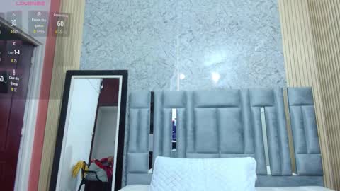 Snapshot of veronica_roose chatting on December 18, 2025, 12:44 pm Veronica online show from December 18, 2025, 12:44 pm