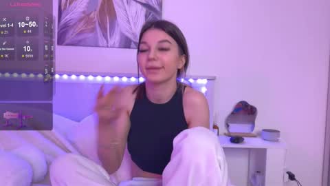 Snapshot of veronicaleal_ chatting on October 6, 2025, 8:56 am Vivi online show from October 6, 2025, 8:56 am