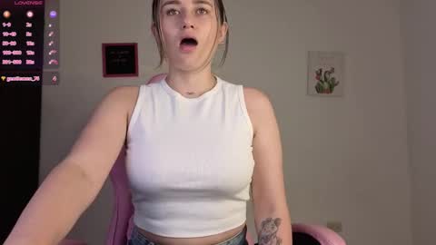 Snapshot of veronika__winslow_ chatting on December 14, 2025, 10:25 pm Vero online show from December 14, 2025, 10:25 pm