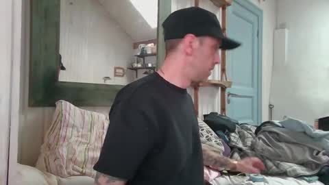 Snapshot of versatilexswede chatting on March 28, 2026, 2:27 pm John online show from March 28, 2026, 2:27 pm