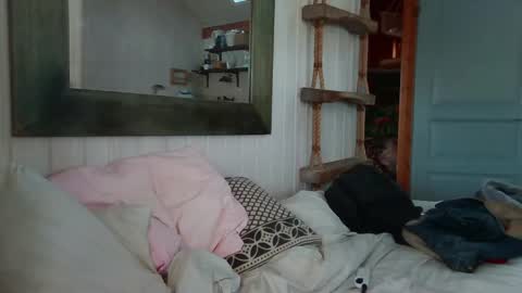 Snapshot of versatilexswede chatting on April 9, 2026, 6:19 am John online show from April 9, 2026, 6:19 am