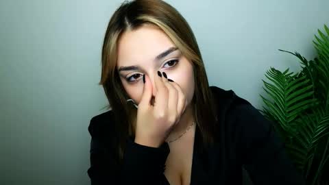 Snapshot of veryveryshygirl chatting on February 27, 2026, 7:25 pm Ana online show from February 27, 2026, 7:25 pm