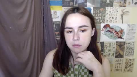 veryveryvery_shy online show from November 24, 2025, 9:42 am