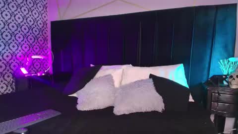 Sthefanny online show from October 23, 2025, 12:37 pm