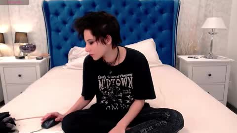 Via online show from October 19, 2025, 2:34 am