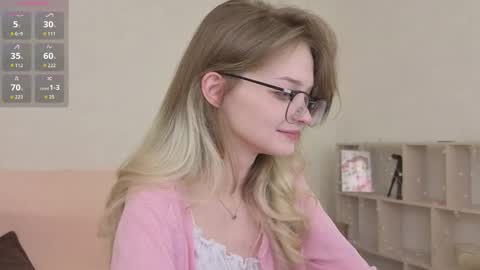 Snapshot of vialeta_baby chatting on October 13, 2025, 10:43 pm Vi online show from October 13, 2025, 10:43 pm
