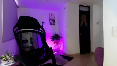 Snapshot of vianca_cruzz chatting on April 12, 2026, 8:25 pm Vianca Cruz online show from April 12, 2026, 8:25 pm