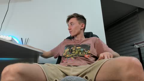 vibemygirl online show from December 10, 2024, 10:49 am