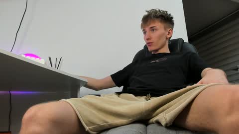 vibemygirl online show from December 13, 2024, 12:28 pm