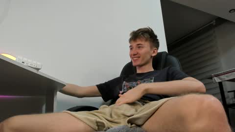 vibemygirl online show from December 17, 2024, 4:43 pm