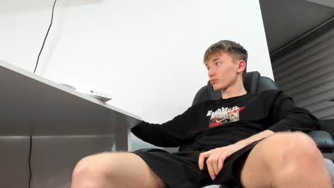 vibemygirl online show from December 23, 2024, 12:52 pm