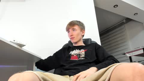 vibemygirl online show from January 20, 2025, 1:32 pm