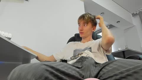 vibemygirl online show from January 30, 2025, 9:15 am