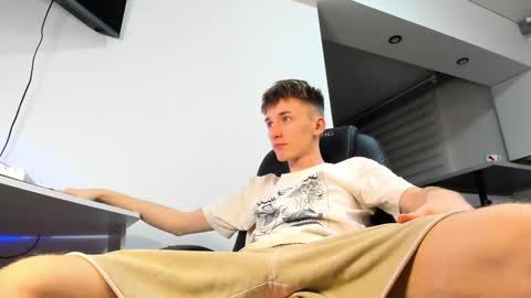 vibemygirl online show from February 25, 2025, 1:17 pm