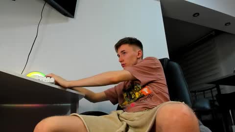 vibemygirl online show from February 26, 2025, 12:58 pm