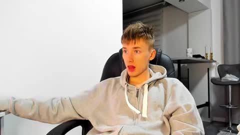 vibemygirl online show from March 5, 2025, 1:06 pm