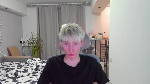 vibemygirl online show from December 5, 2025, 12:03 pm