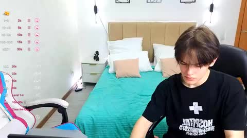 Snapshot of vibetwinkle chatting on May 10, 2026, 9:14 am vibetwinkle online show from May 10, 2026, 9:14 am