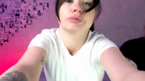 Snapshot of vibetwins chatting on April 20, 2026, 12:24 am Anna Tim online show from April 20, 2026, 12:24 am