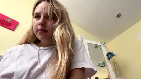 Snapshot of vibewild chatting on September 10, 2025, 7:25 pm nova online show from September 10, 2025, 7:25 pm