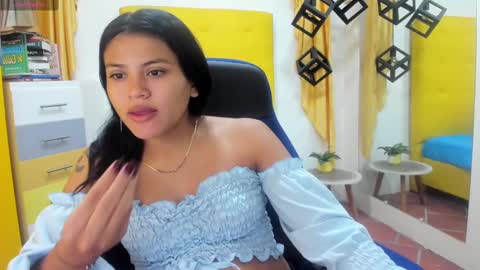 nahomy online show from February 12, 2025, 11:51 am