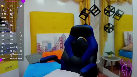 nahomy online show from February 13, 2025, 12:43 pm