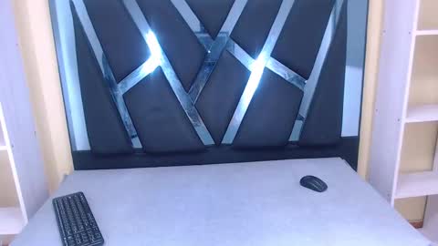 Snapshot of vicent_bronk chatting on December 7, 2024, 1:25 am Vicent online show from December 7, 2024, 1:25 am