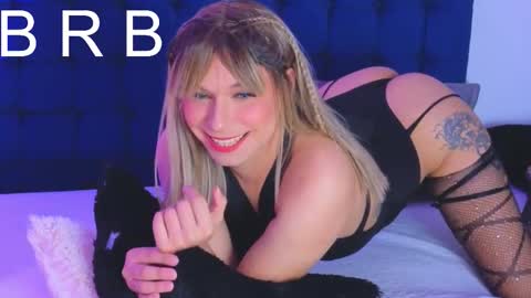 Snapshot of vicky_hot_x chatting on November 7, 2025, 10:10 pm online show from November 7, 2025, 10:10 pm