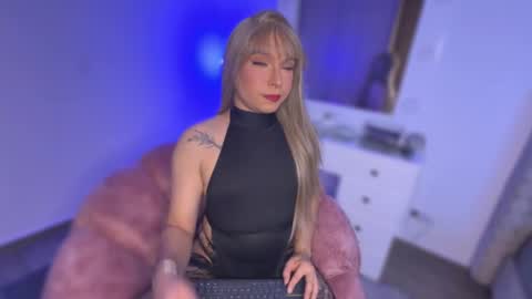 Snapshot of vicky_hot_x chatting on June 19, 2026, 2:05 am online show from June 19, 2026, 2:05 am