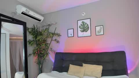 Snapshot of vicky_kittyy chatting on October 17, 2025, 7:38 pm Amy online show from October 17, 2025, 7:38 pm