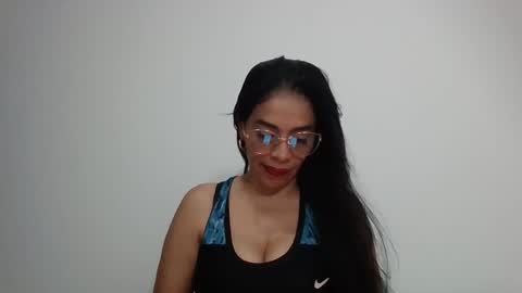 Snapshot of vicky_madame chatting on October 2, 2025, 1:23 am Vicky online show from October 2, 2025, 1:23 am