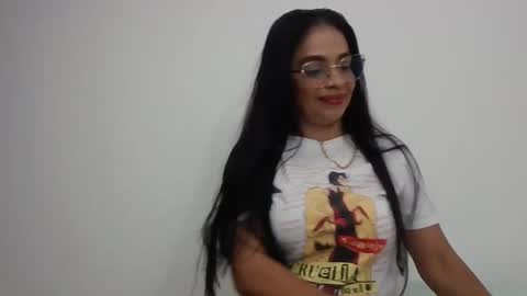 Snapshot of vicky_madame chatting on October 12, 2025, 1:37 am Vicky online show from October 12, 2025, 1:37 am