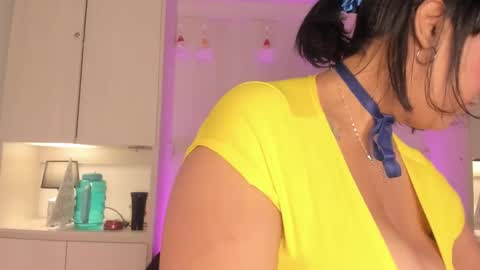 V I C K Y online show from November 30, 2025, 12:09 pm