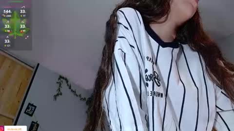 Snapshot of vickyjackson_ chatting on October 29, 2025, 7:37 pm Victoria online show from October 29, 2025, 7:37 pm