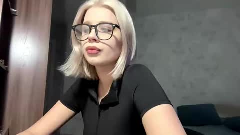 Victoria online show from January 14, 2026, 4:40 am