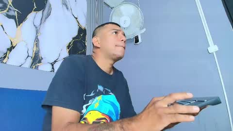 Snapshot of victor_guns chatting on May 30, 2026, 7:33 pm Victor online show from May 30, 2026, 7:33 pm